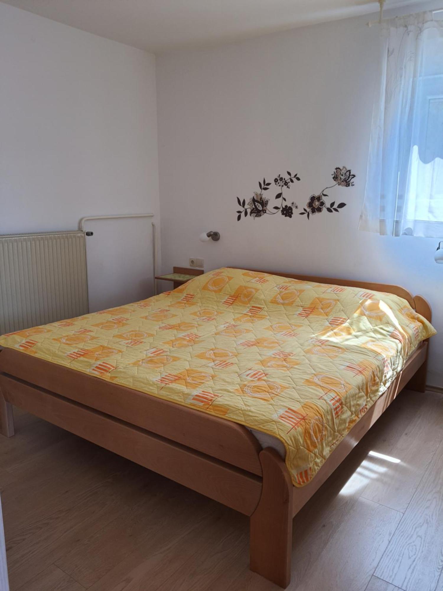 Vesna Avsec - *