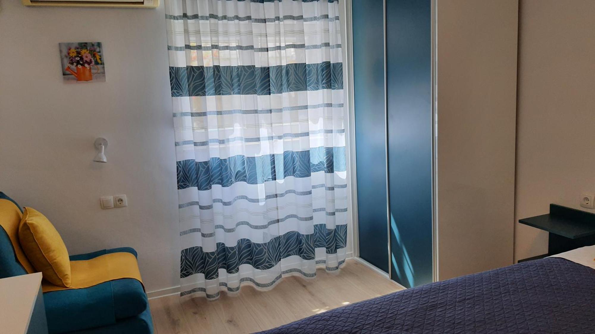 Vesna Avsec - *